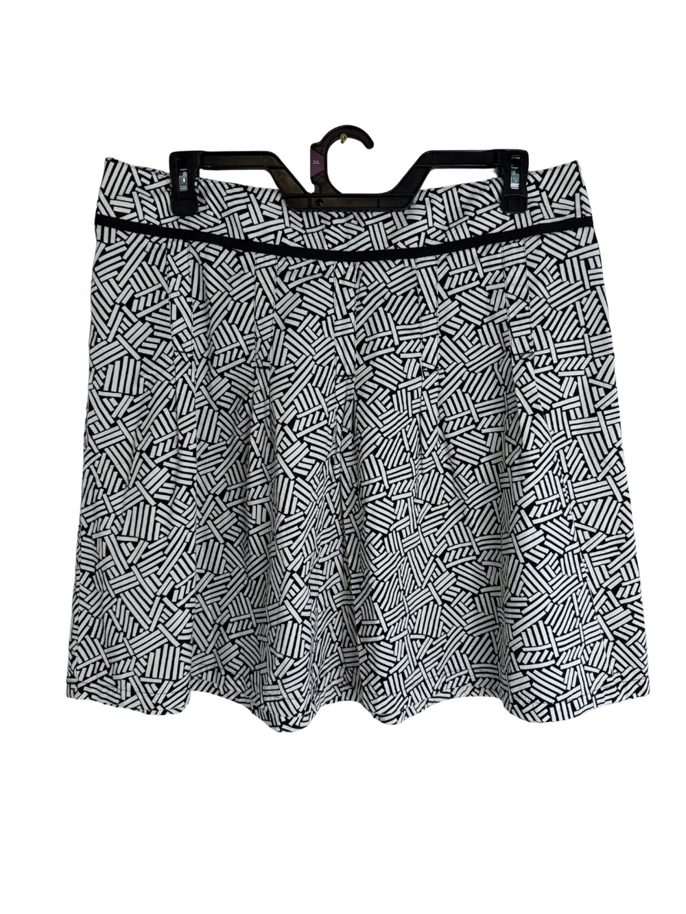 3/$20 LOFT Black and White Patterned Knee Length Circle Skirt Size 14